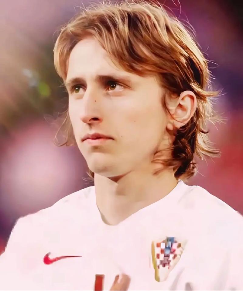 WTT总决赛：孙颖莎4-0横扫王艺迪，晋级八强