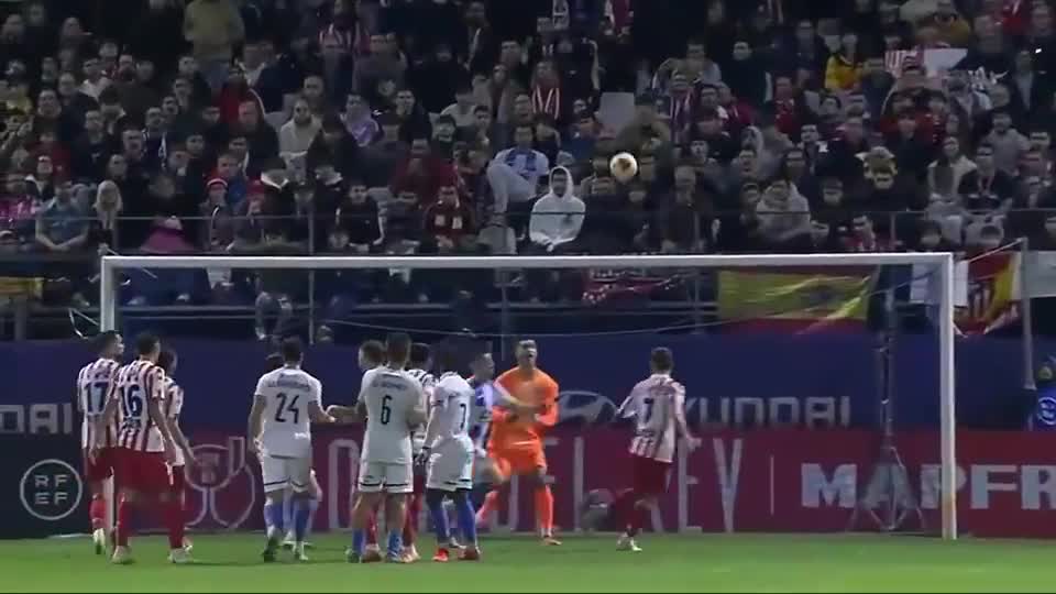 老头儿连续10场联赛踢满90分钟