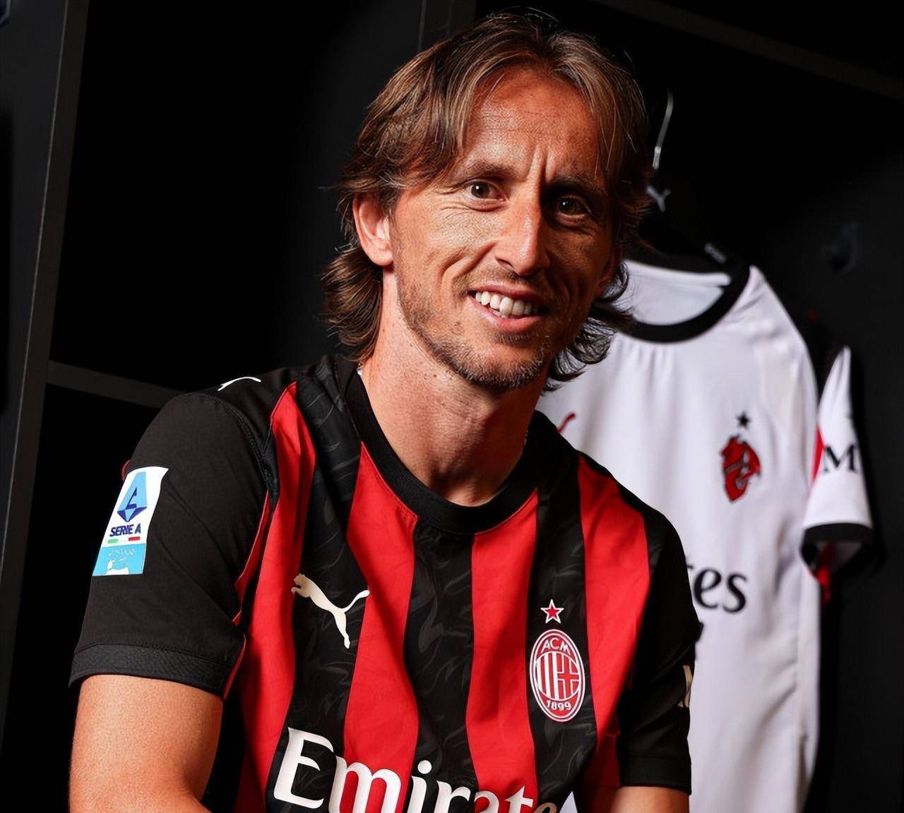 篮球湖人官宣老将复出，防守端迎来补强