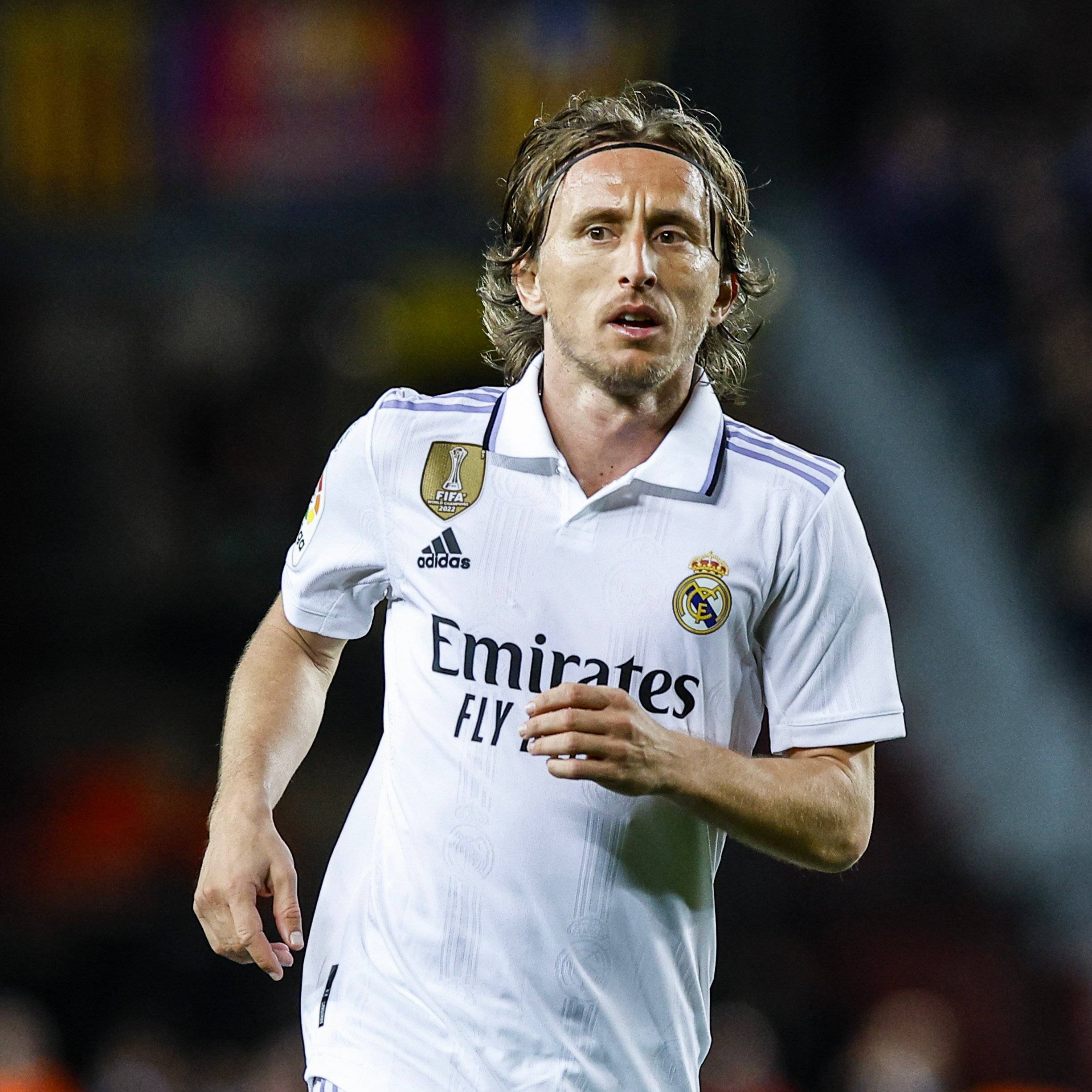 转会新动态！王牌外援签深圳，国脚中卫转投升班马，港脚选择国安