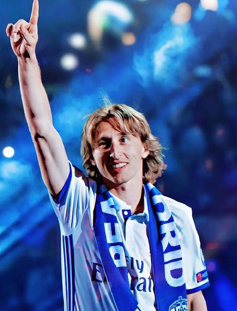 足球国足队内对抗赛出现精彩世界波