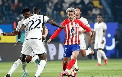 图片报：法兰克福解雇队医，因其在球队下榻酒店治疗对手球员